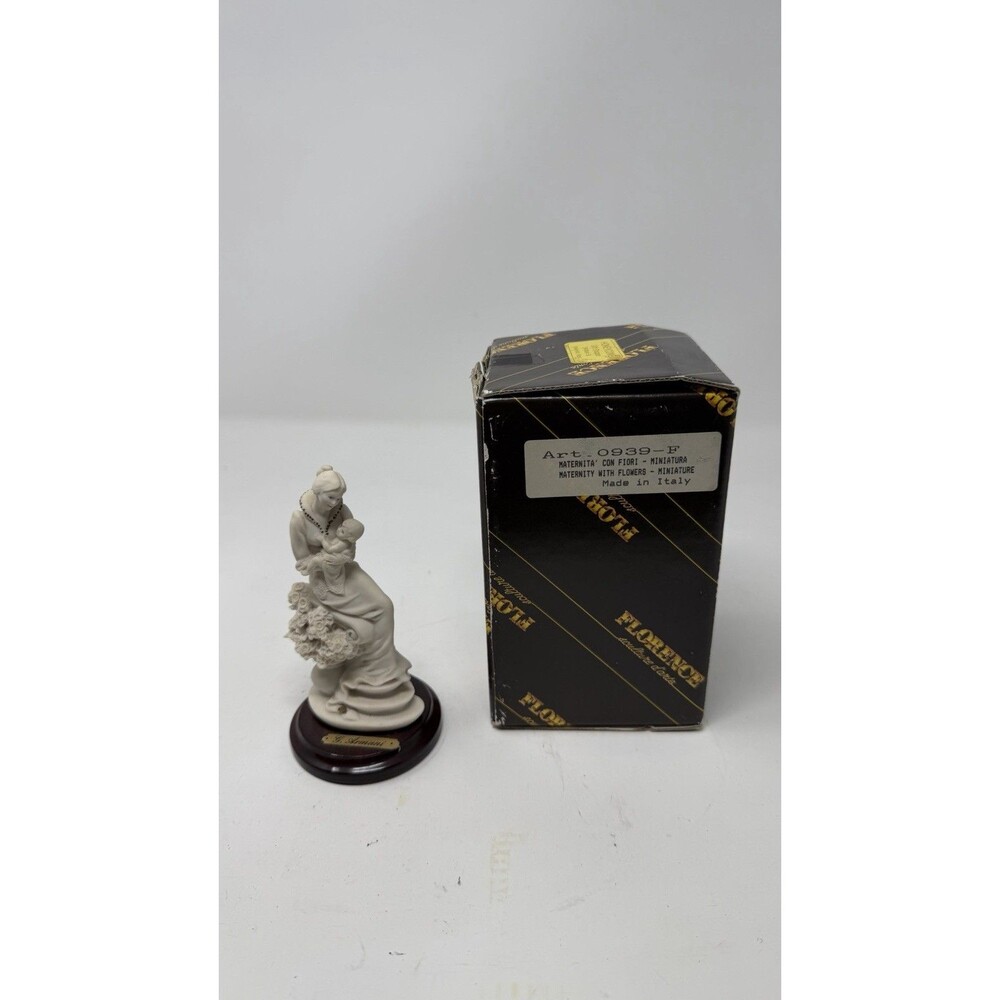 Florence Giuseppe Armani Figurine. MATERNITY WITH FLOWERS MOTHER CHILD 0939-F